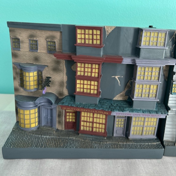 Enesco Wizarding World HARRY POTTER DIAGON ALLEY LIGHT UP BOOKENDS 6008334 NEW - Picture 8 of 11